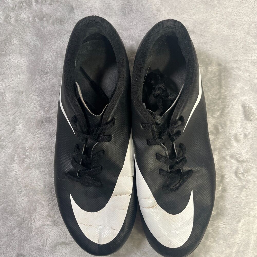 Nike Youth Bravata FG R Soccer Cleats US Size 4Y 749906-011 Black White Swoosh